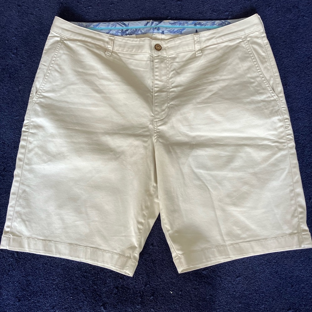 Mens Like New Tan Shorts - Size 38
